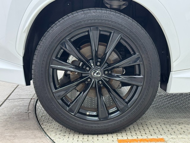 レクサス NX450h+ Fスポーツ