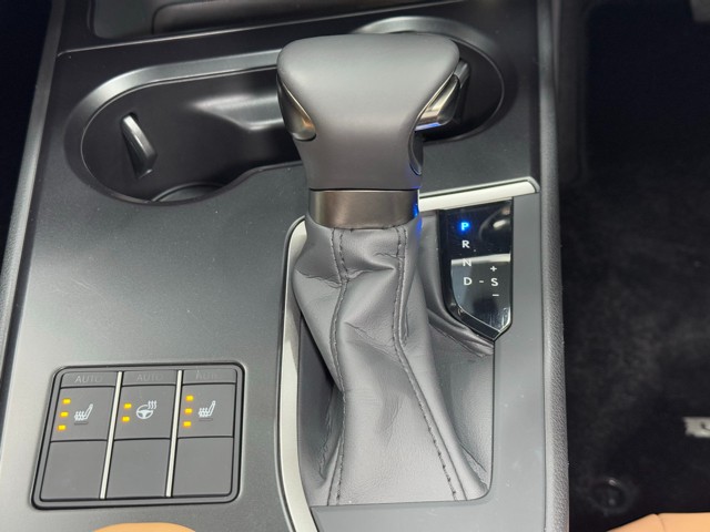 レクサス UX250h バージョンC