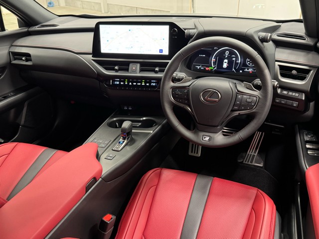 レクサス UX300h F SPORT