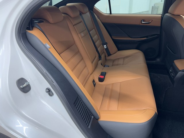 レクサス IS300h バージョンL