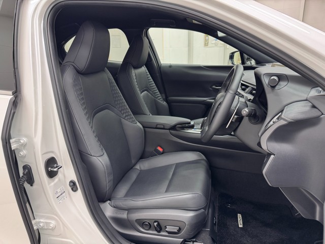 レクサス UX300e バージョンC