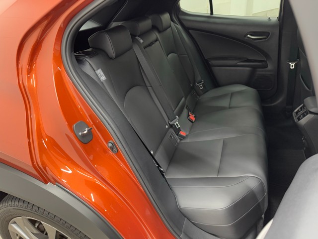 レクサス UX200 Fスポーツ