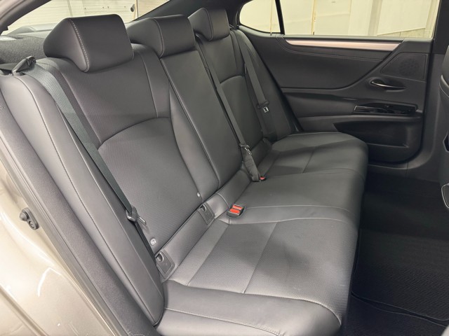 レクサス ES300h Fスポーツ