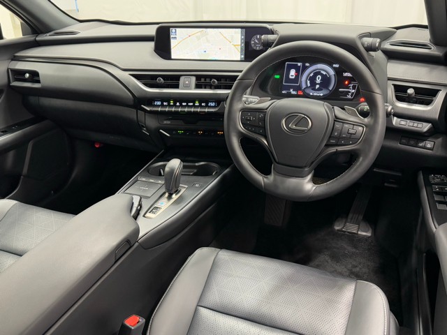 レクサス UX300e バージョンL