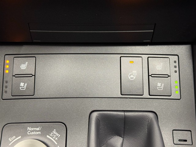 レクサス IS300h F SPORT MB3
