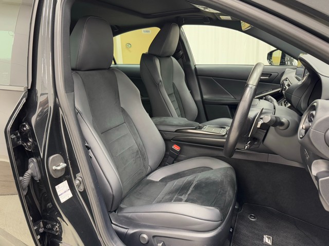 レクサス IS300h F SPORT MB3