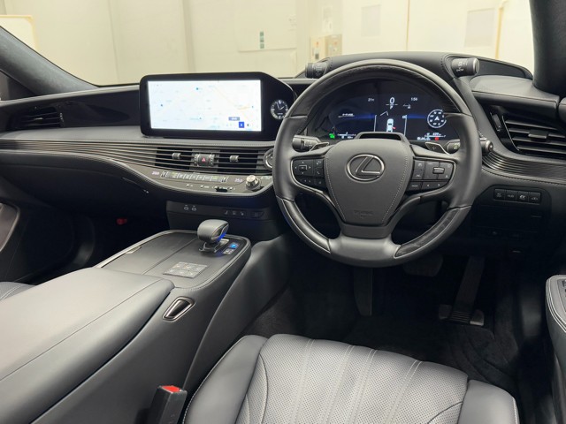 レクサス LS500h EXECUTIVE