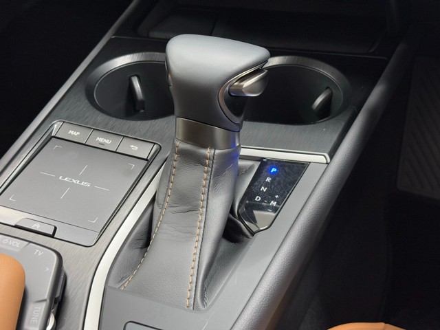 レクサス UX200 バージョンL