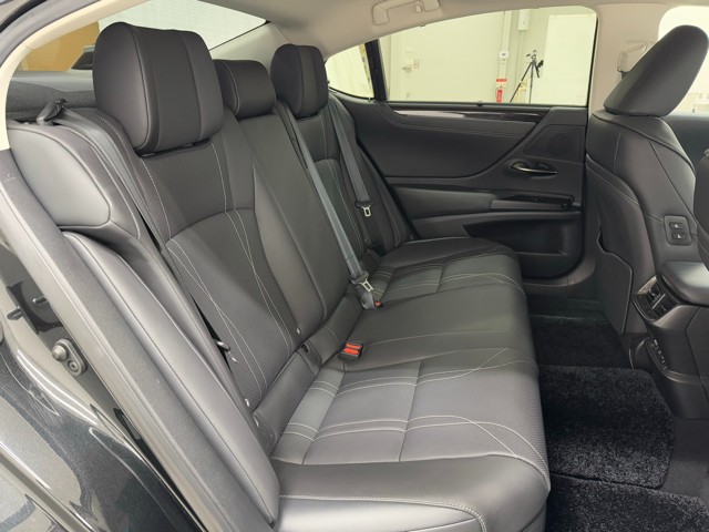 レクサス ES300h バージョンL