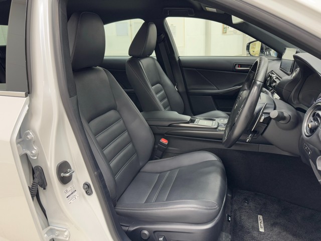 レクサス IS300h バージョンL