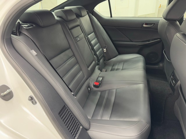 レクサス IS300h バージョンL