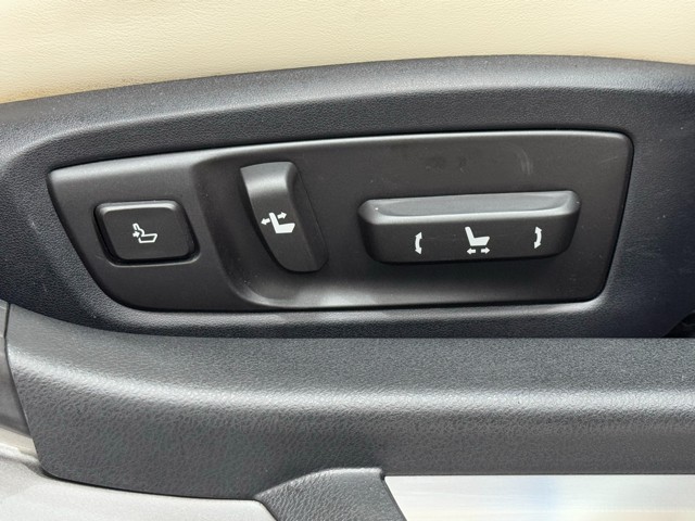 細かなポジション設定が可能な、パワーシート。