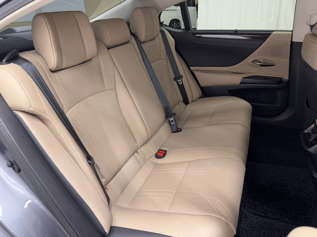 レクサス ES300h バージョンL