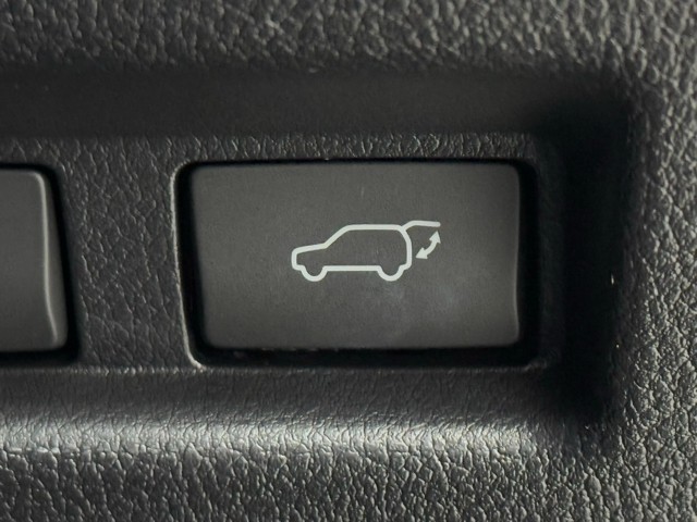 パワーバックドア付きで、荷物の積み下ろしも楽です。