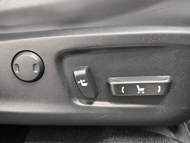 細かなポジション設定が可能な、パワーシート。