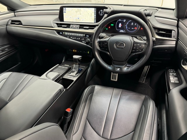 レクサス ES300h Fスポーツ