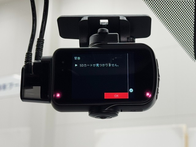 ドライブレコーダーも装備。
