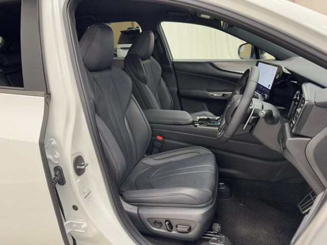 内装色はブラック。