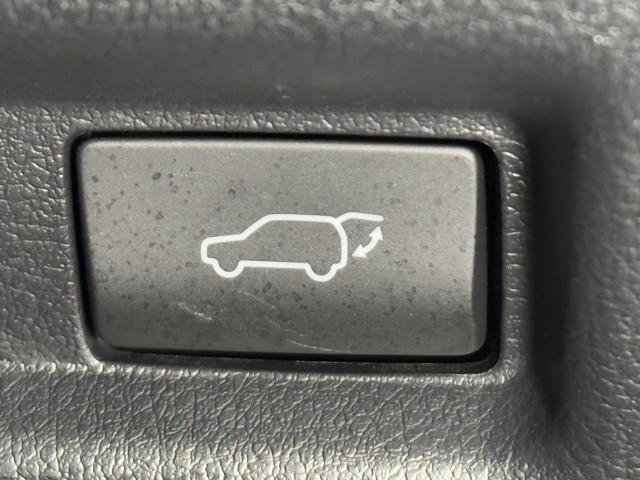 ポワーバックドアを装備