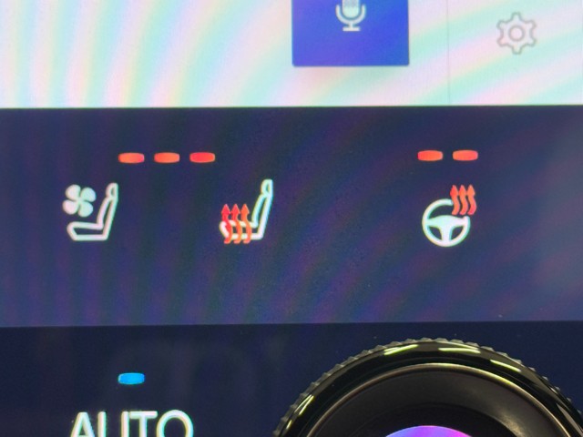 シートヒーターだけでなく、ベンチレーションも装備