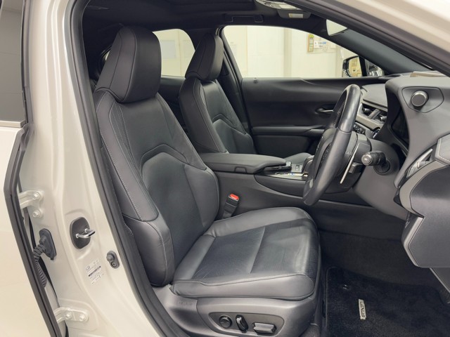 レクサス UX300e バージョンC