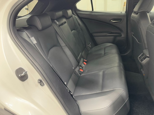 レクサス UX300e バージョンC