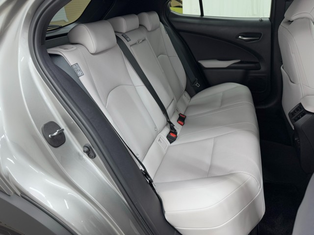 レクサス UX300e バージョンL