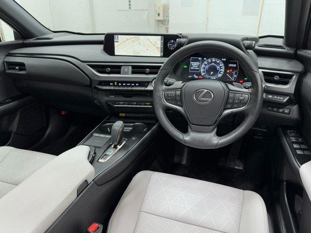 レクサス UX300e バージョンL