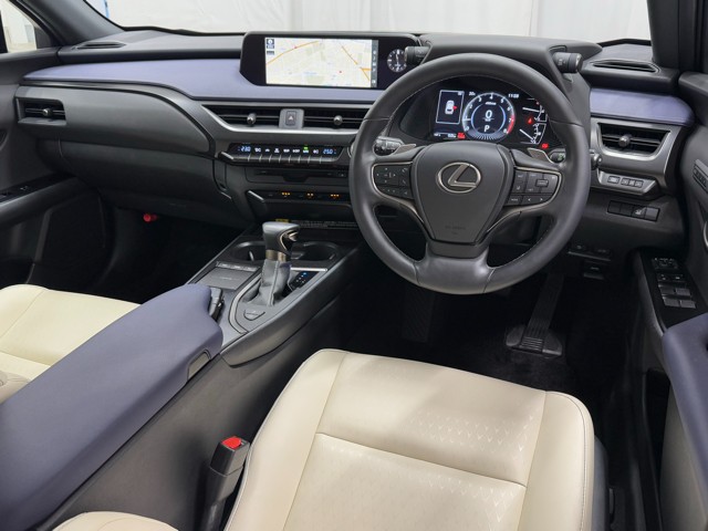 レクサス UX200 アーバンエレガンス