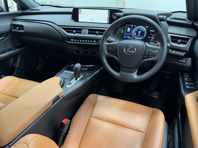 レクサス UX300e バージョンL