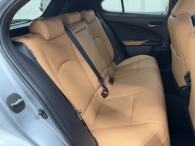 レクサス UX300e バージョンL