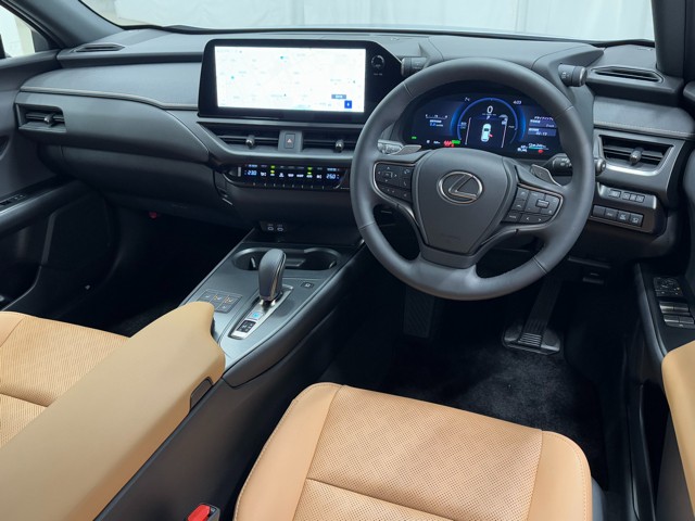 レクサス UX300e バージョンL