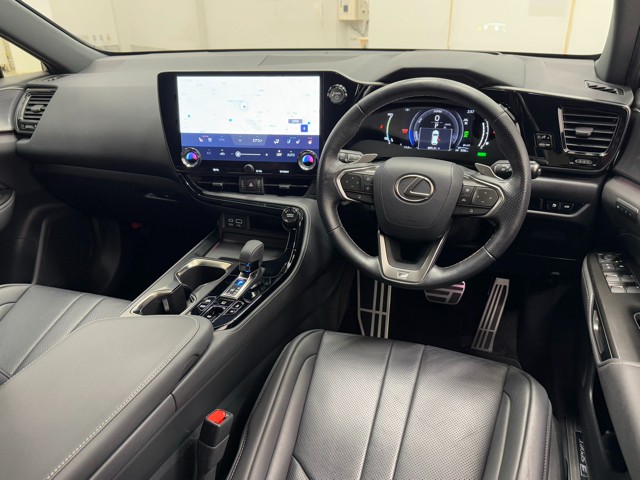レクサス NX450h+ Fスポーツ