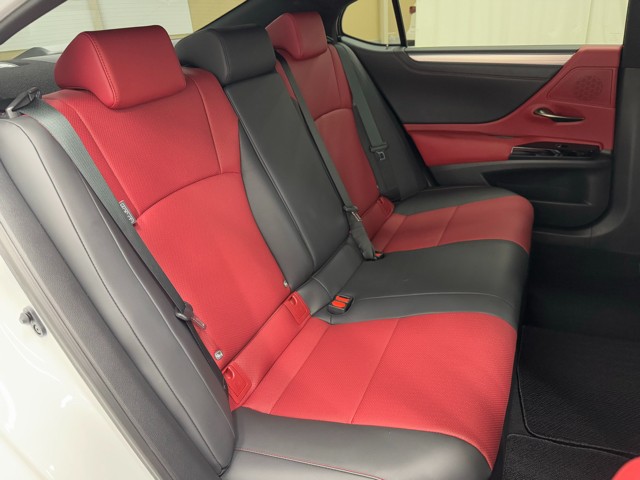 レクサス ES300h Fスポーツ