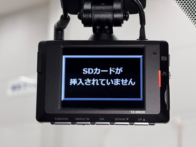 ドライブレコーダーも装備。
