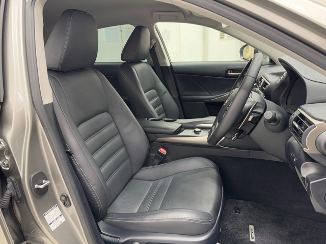 レクサス IS300h バージョンL