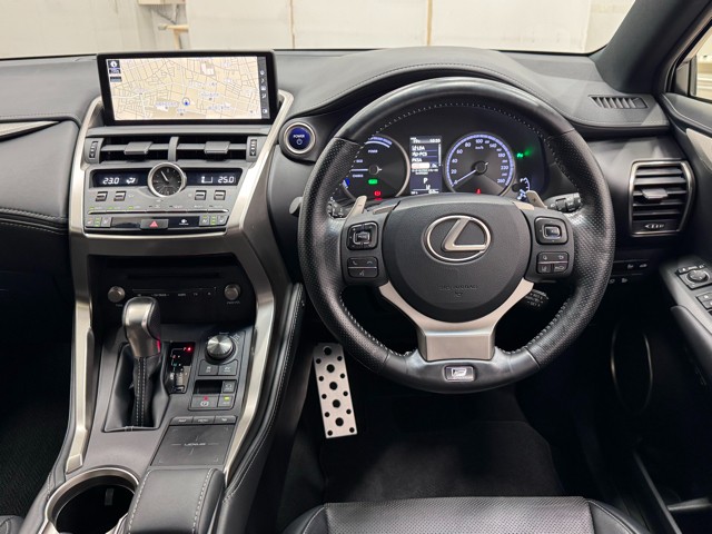 座点が高く、見晴らしの良い運転席。