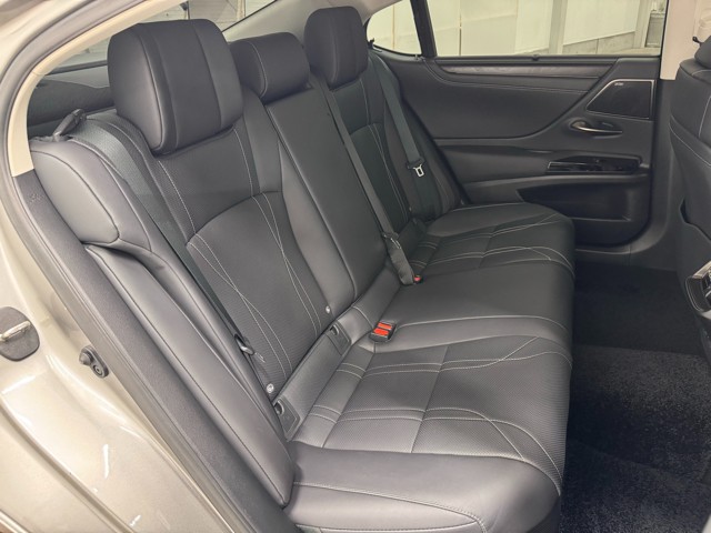 レクサス ES300h バージョンL