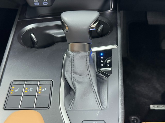 レクサス UX250h バージョンC