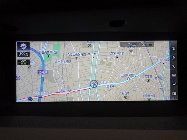 ワイド画面で見やすい純正ナビゲーション。