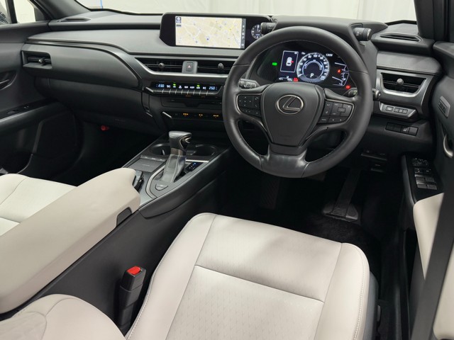 レクサス UX250h バージョンC