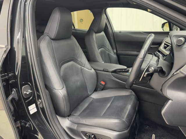 レクサス UX300e バージョンL