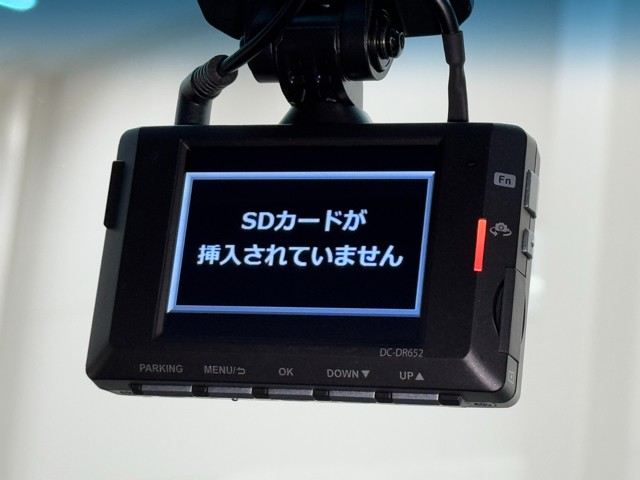 前後録画タイプのドライブレコーダーも装着。