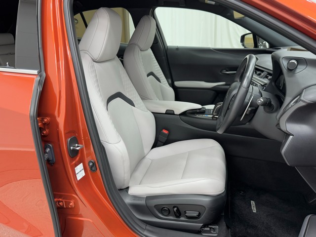 レクサス UX300e バージョンC