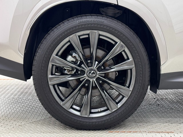 レクサス NX450h+ Fスポーツ