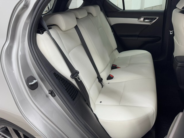 レクサス CT200h Fスポーツ