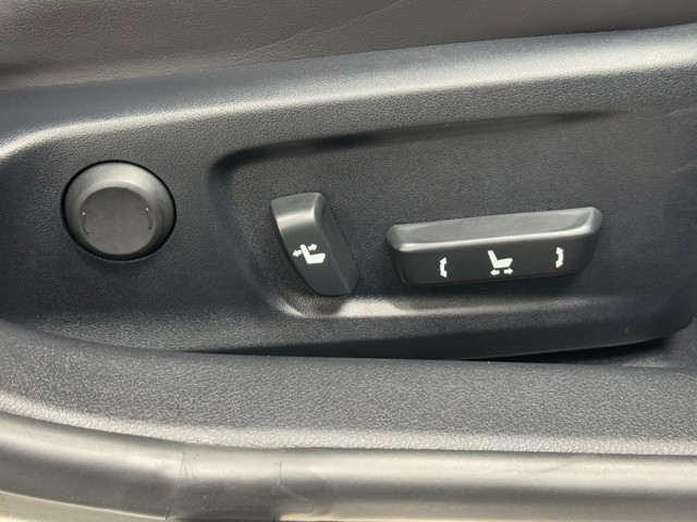 細かなポジション調整ができる、パワーシート。
