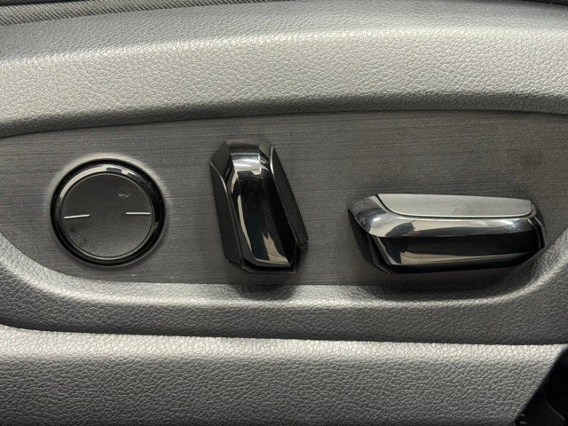 レクサス UX250h FSPORTスタイルブル