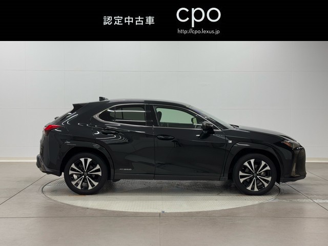 レクサス UX250h FSPORTスタイルブル
