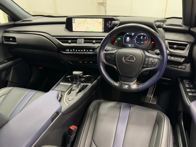 レクサス UX250h FSPORTスタイルブル